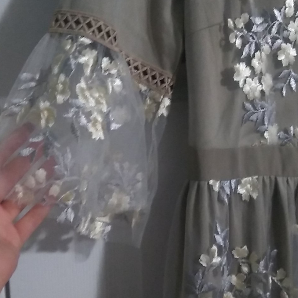 Dress - Picture 3 of 4